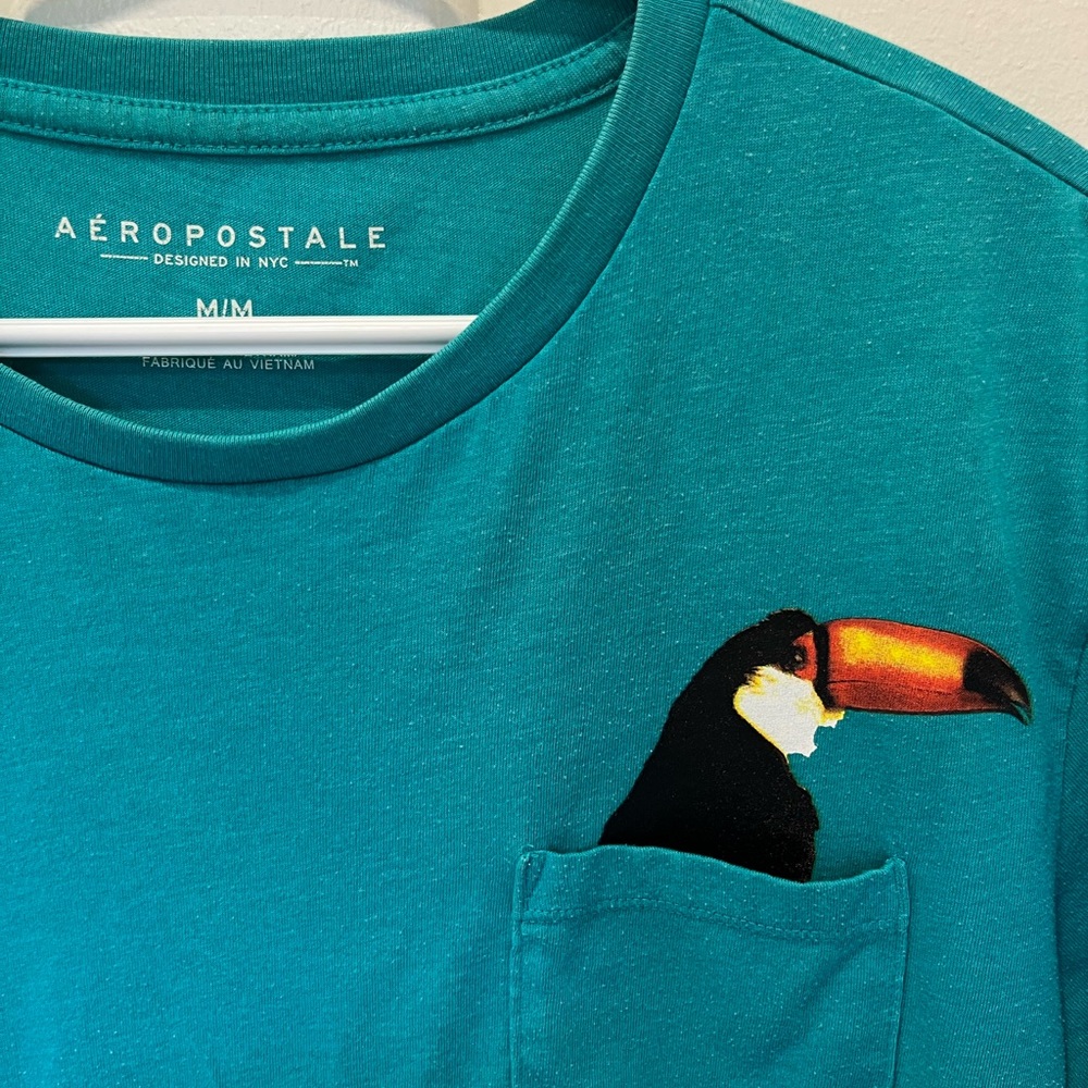 Aeropostale Teal T-Shirt with Toucan Design